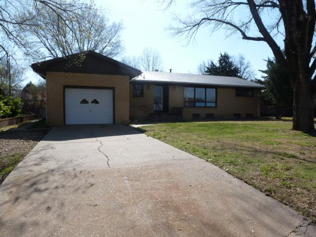 2310 Dearborn St, Augusta, KS 67010 