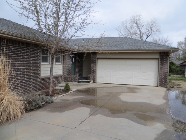 9320 Barron Cir, Wichita, KS 67207 