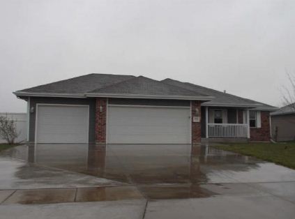 4600 Misty Harbor Dr, Topeka, KS 66610 