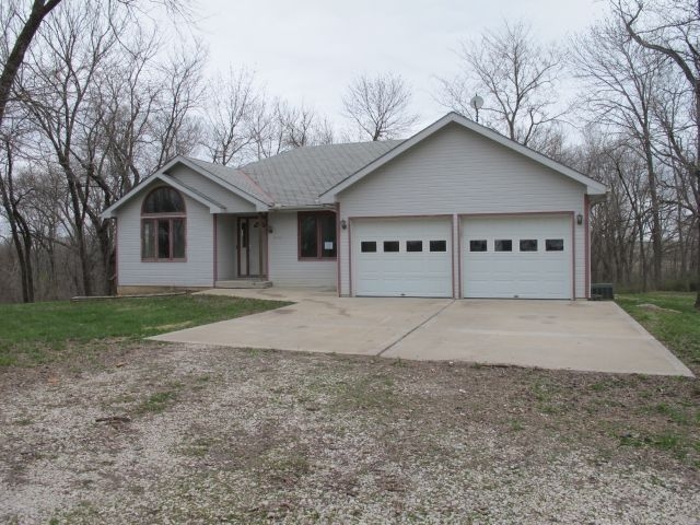 19750 Stranger Rd, Leavenworth, KS 66048 