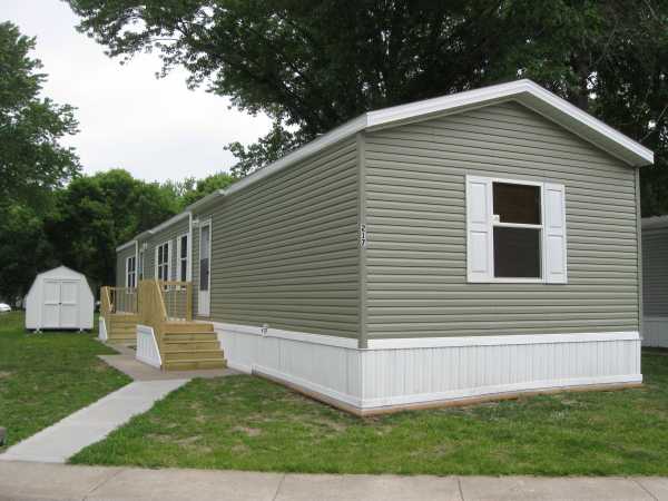 204 Newton, Edwardsville, KS 66113 