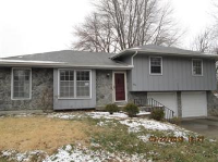220 Highland Rd, Lansing, KS 66043 
