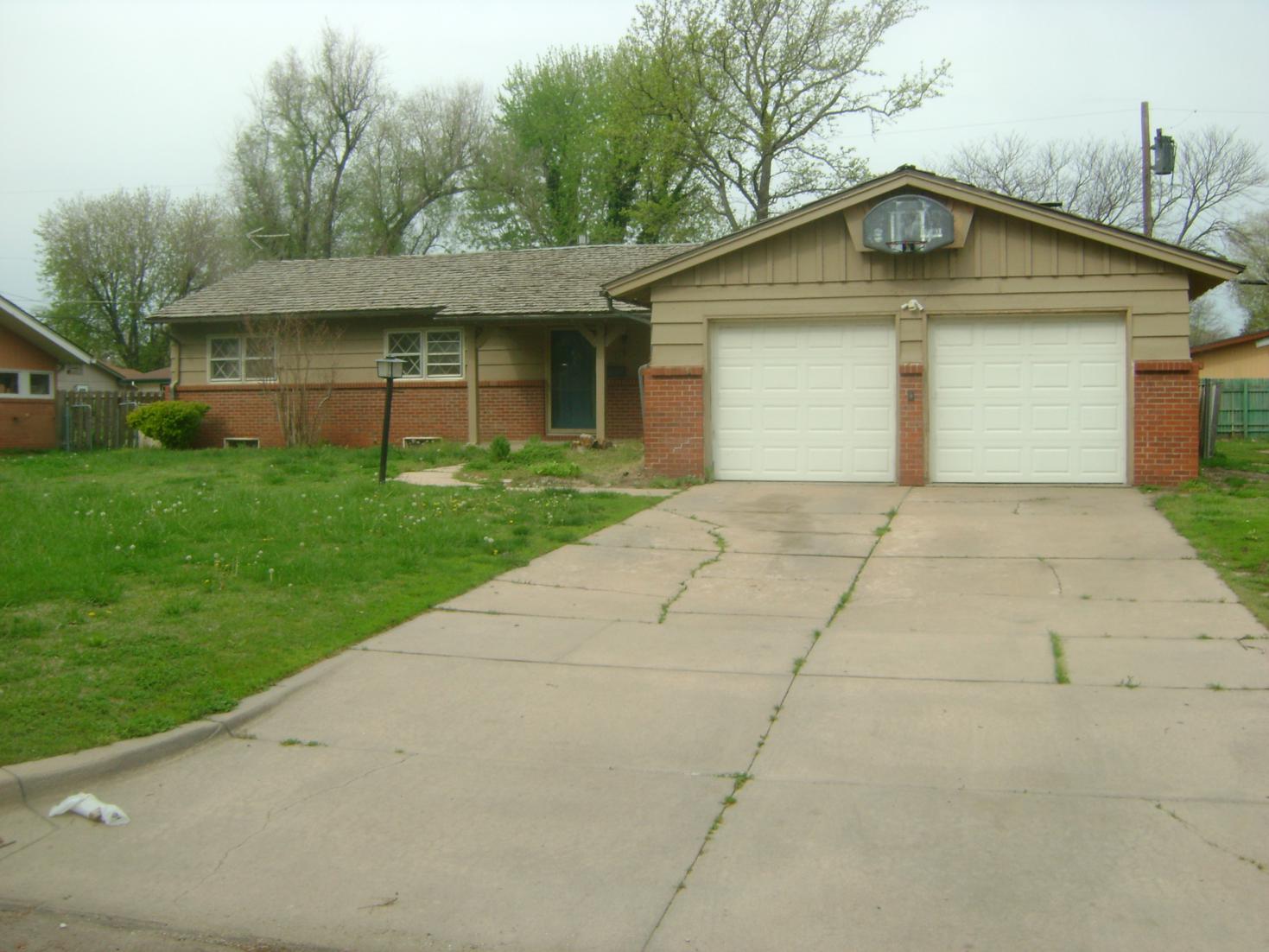 2481 Coolidge Ave, Wichita, KS 67204 