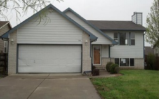 716 S Red Oaks Cir, Wichita, KS 67207 