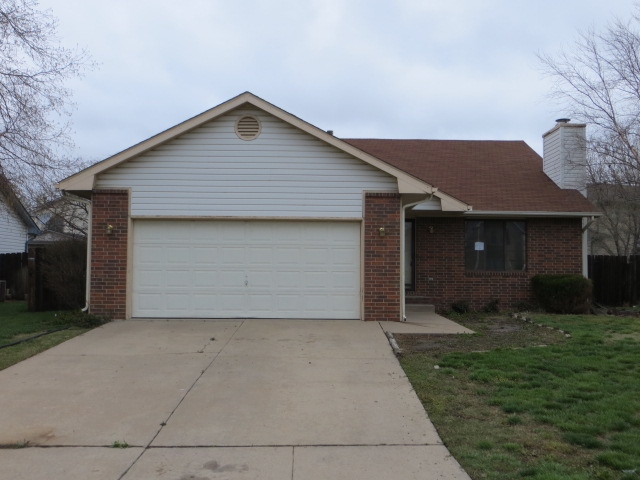 4336 N Eagle Lake Ct, Bel Aire, KS 67220 