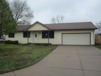 819 E Karla Ave, Haysville, KS 67060 