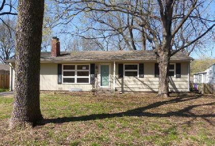 7212 Newton Drive, Overland Park, KS 66204 