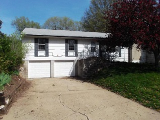 9231 Mackey St, Overland Park, KS 66212 