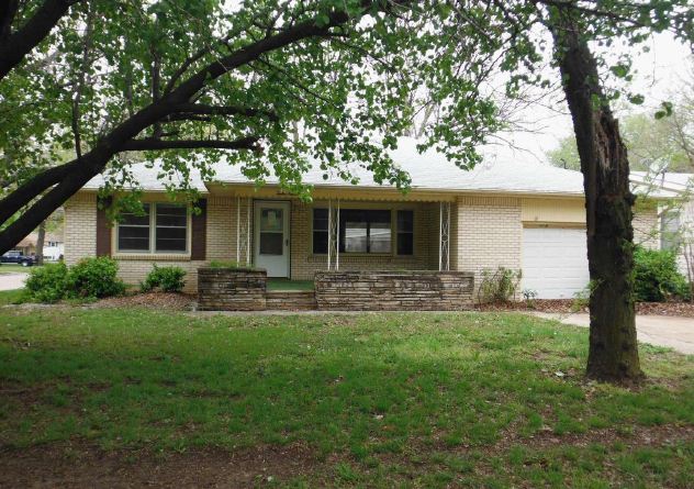 1219 Mound St, Winfield, KS 67156 