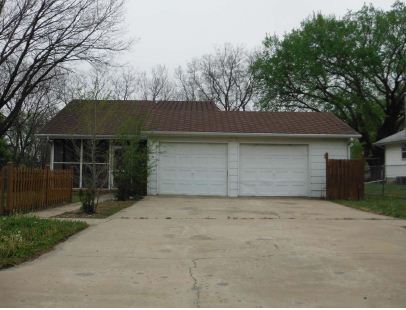 209 N Linden St, Belle Plaine, KS 67013 