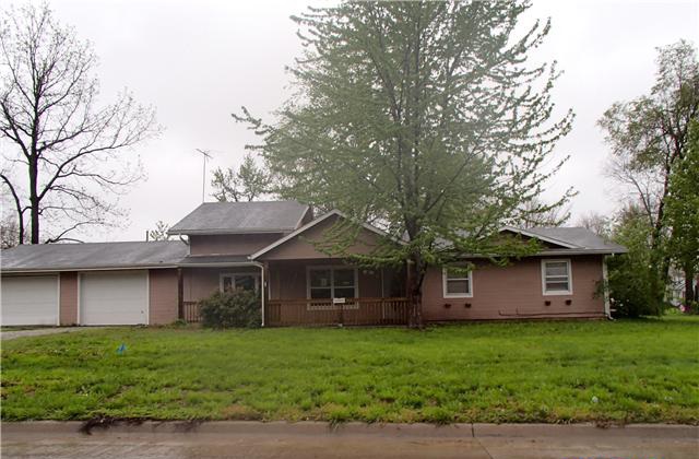 826 W 7th St, Ottawa, KS 66067 