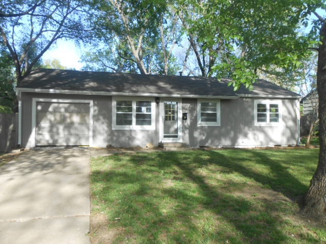 9231 Cottonwood St, Lenexa, KS 66215 