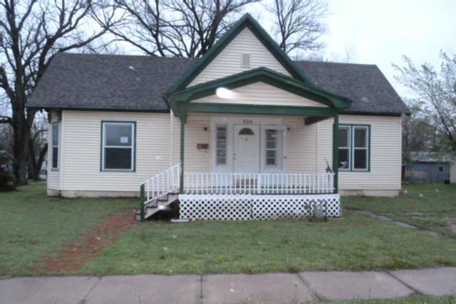 424 N Walnut St, Newton, KS 67114 