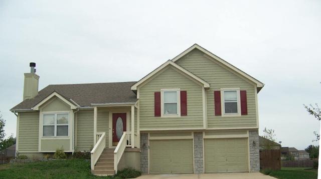 952 Pumpkin Ridge Street, Gardner, KS 66030 