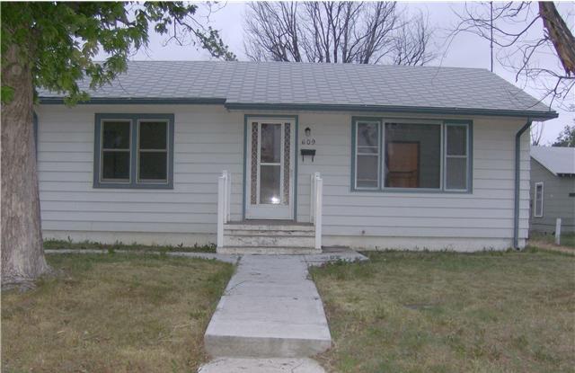 609 Clark Ave, Dodge City, KS 67801 