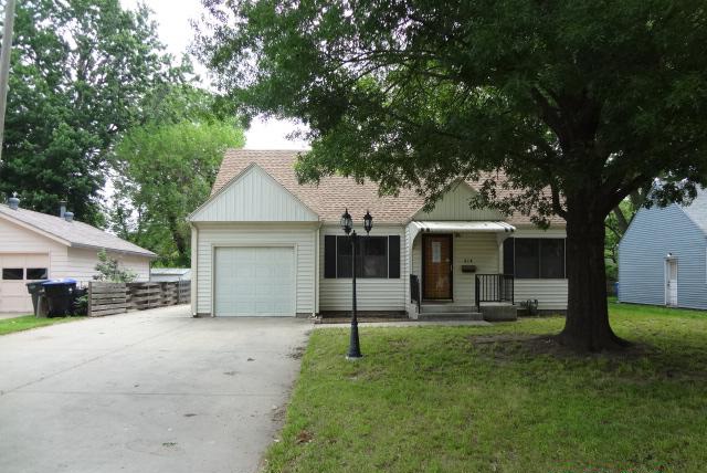814 SW Randolph Ave, Topeka, KS 66606 