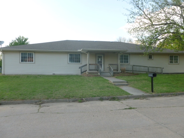 115 W South St, Wellington, KS 67152 