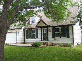 313 NE Spruce Ln, Topeka, KS 66617 