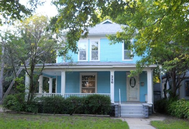 226 E 6th Ave, Hutchinson, KS 67501 