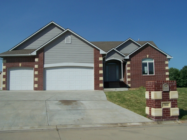 304 Morning Dew, Hesston, KS 67062 