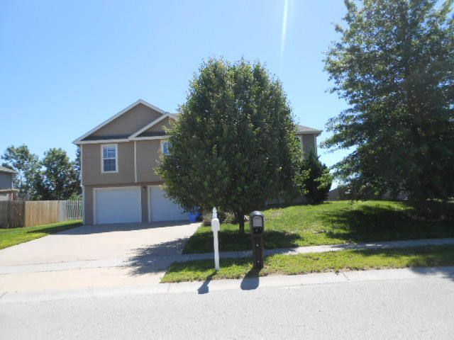 171 Rawlings Drive, Tonganoxie, KS 66086 