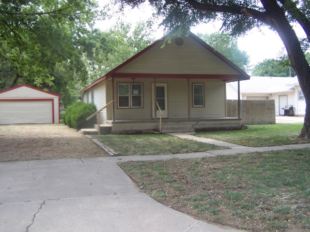 203 N Merchant St, Belle Plaine, KS 67013 