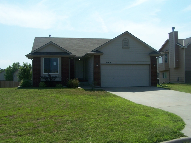 5105 N Peregrine St, Wichita, KS 67219 