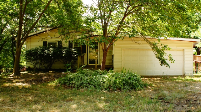 8611 Longview Dr, Ozawkie, KS 66070 