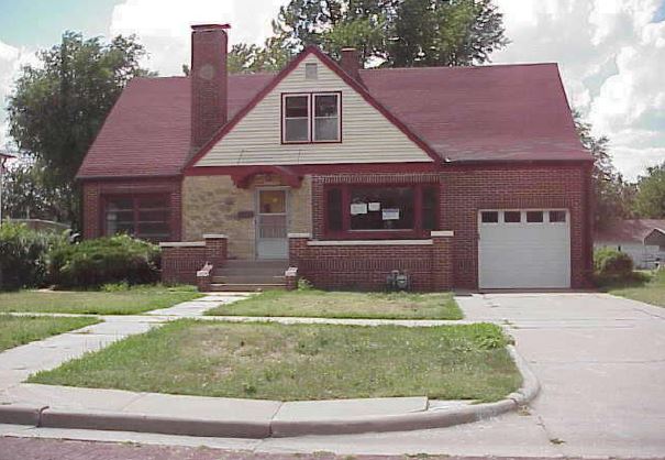 907 State St, Larned, KS 67550 