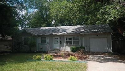 8918 Switzer St, Overland Park, KS 66214 