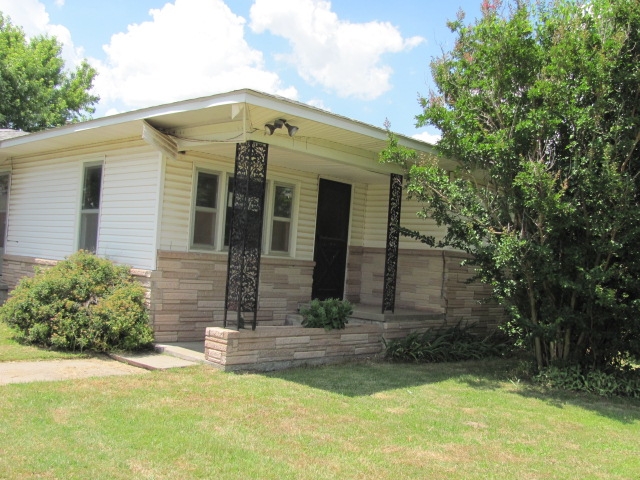 1211 N Indiana Avenue, Columbus, KS 66725 