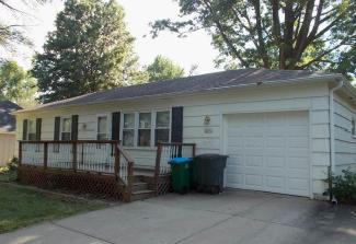 9626 England Drive, Overland Park, KS 66212 