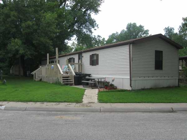 600 Mission Creek, Edwardsville, KS 66113 