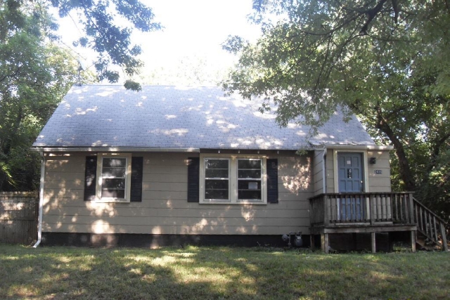 2416 SE Ohio Ave, Topeka, KS 66605 