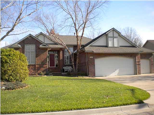 North Coachhouse Ct, Wichita, KS 67235 