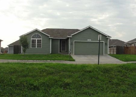 2141 Huntington Rd, Salina, KS 67401 