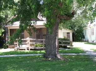 330 S Elizabeth St, Wichita, KS 67213 