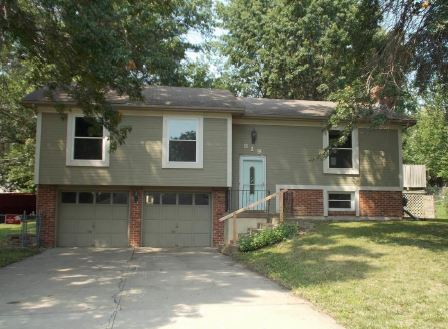819 Englewood St, Lansing, KS 66043 