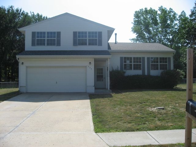 225 N Poplar Dr, Gardner, KS 66030 