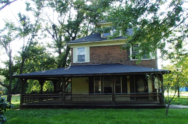 1104 S Walnut St, Ottawa, KS 66067 