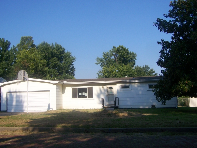 1018 N B St, Arkansas City, KS 67005 