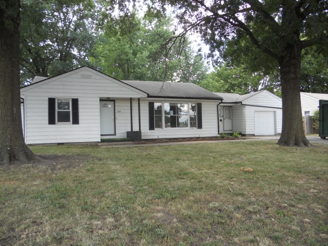 605 S Troost St, Olathe, KS 66061 