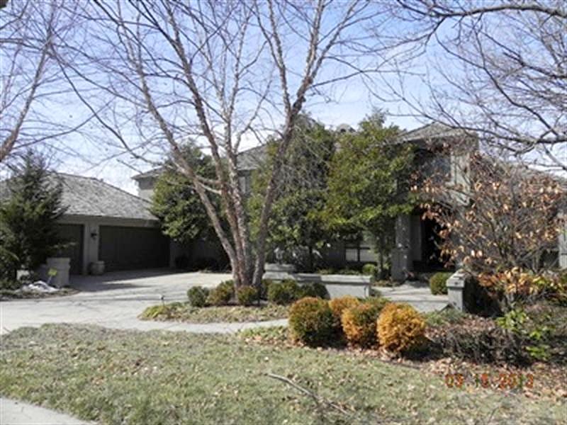 Canterbury Circ, Leawood, KS 66211 