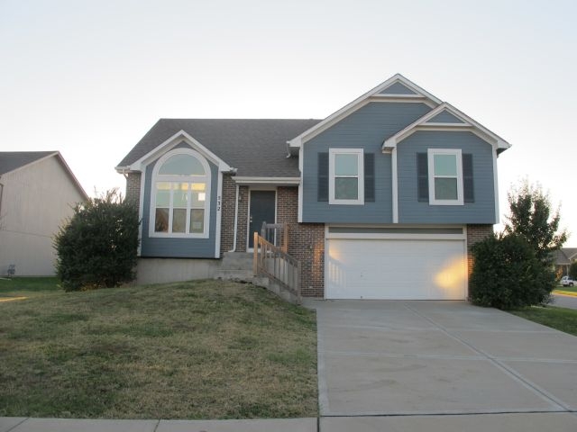 532 North Pine Court, Gardner, KS 66030 