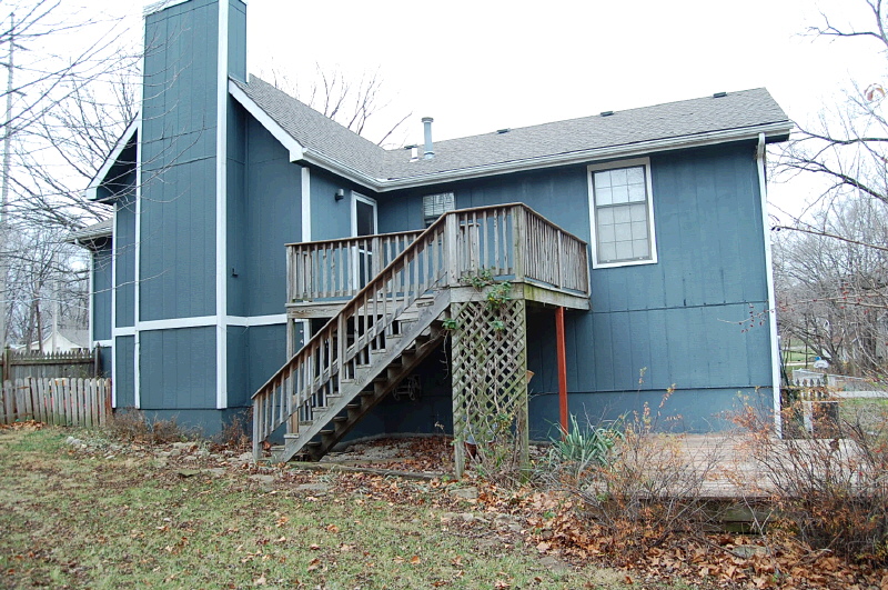 2415 Girard Ave, Leavenworth, KS 66048 