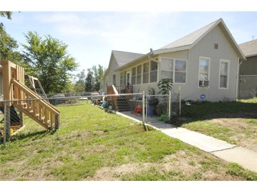 921 Pawnee St, Leavenworth, KS 66048 