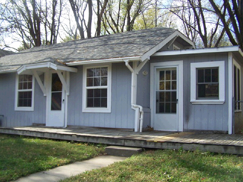 1222 10th Ave, Leavenworth, KS 66048 