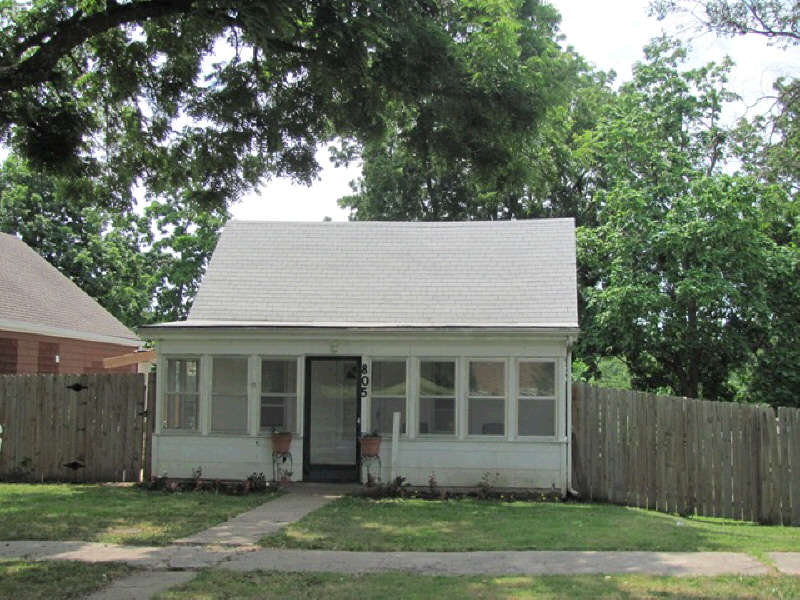805 N 8th St, Leavenworth, KS 66048 