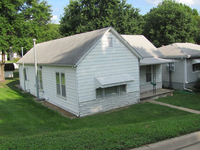1118 N 9th St, Leavenworth, KS 66048 