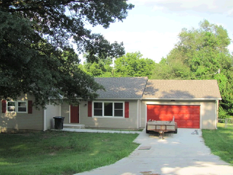 1939 4th Ave, Leavenworth, KS 66048 